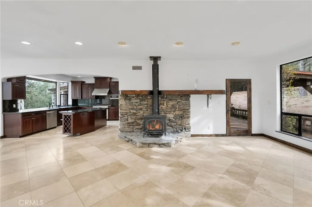https://cdn.realtyfeed.com/cdn/127/306646767/0b25c89e3433d4b2818a7901cca84733.webp
