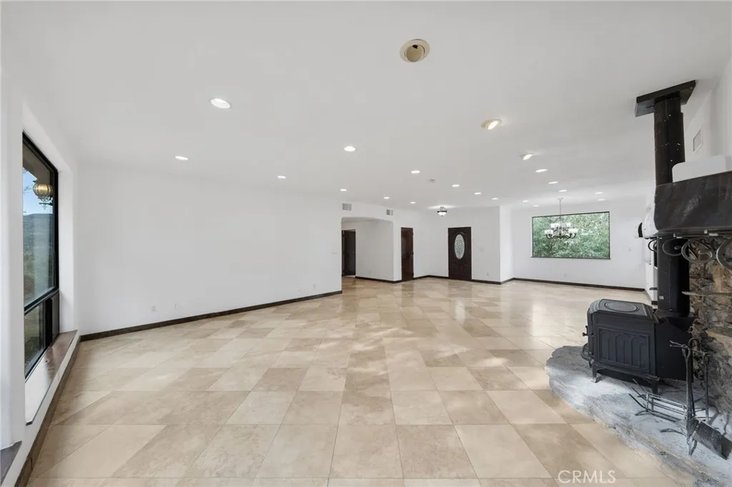 https://cdn.realtyfeed.com/cdn/127/306646767/375af0813b267bac779e55d91f363bf2.webp