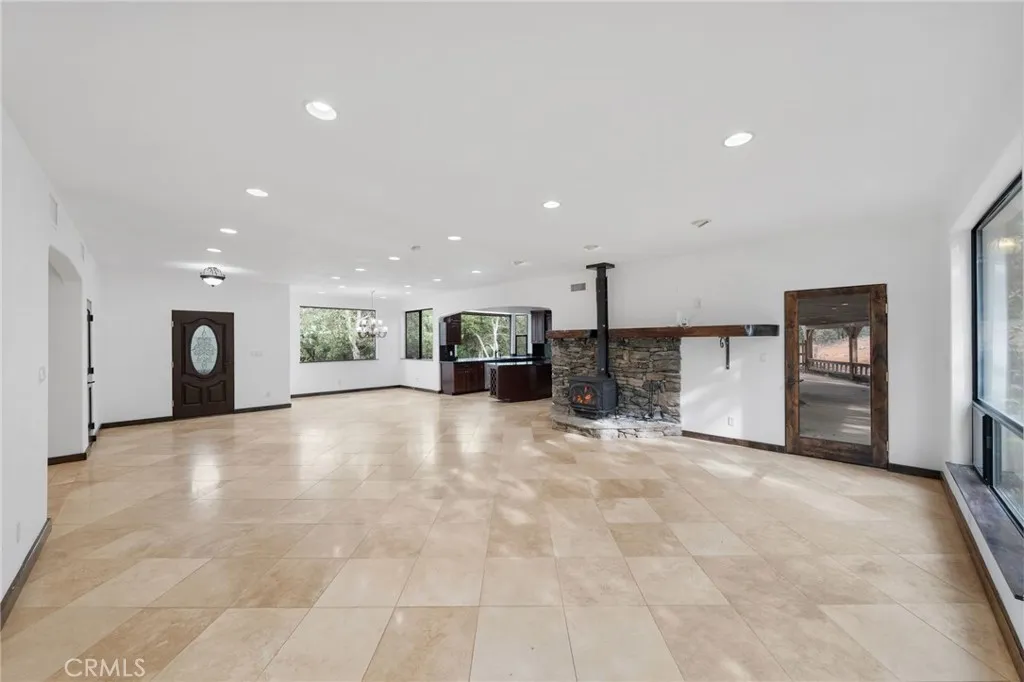 https://cdn.realtyfeed.com/cdn/127/306646767/464d8cd8f6ece17da761a9743d73eda2.webp
