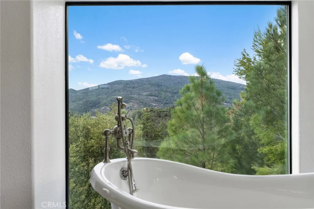 https://cdn.realtyfeed.com/cdn/127/306646767/6fadec3852660047364b8529e08bb1d9.webp
