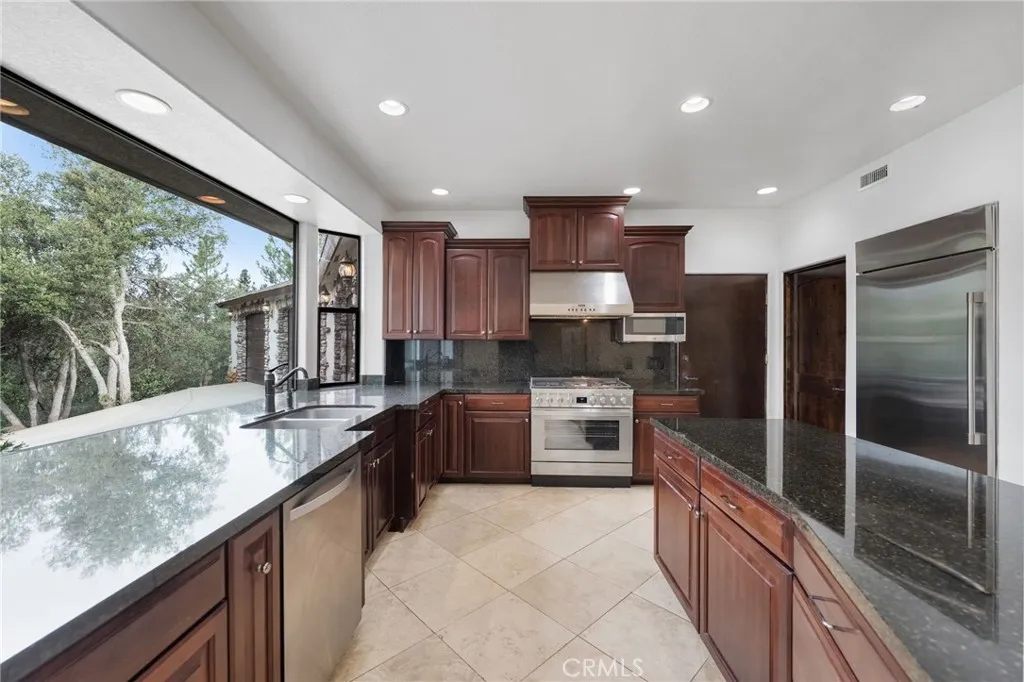 https://cdn.realtyfeed.com/cdn/127/306646767/ea601d400327cfe8e5d1159ce5a92d96.webp