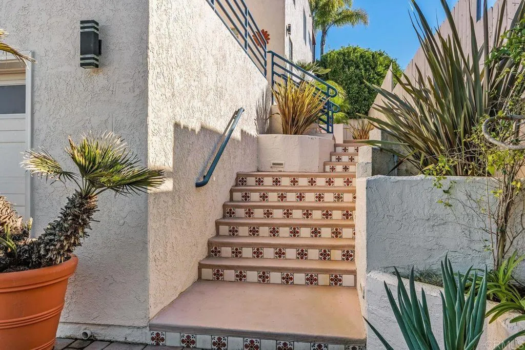 https://cdn.realtyfeed.com/cdn/127/306646929/a8a9bd27168319a1688681faed6edb76.webp