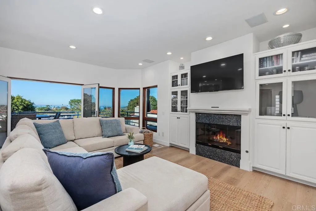 https://cdn.realtyfeed.com/cdn/127/306646929/e3e19f441d20737a420b105bca30e554.webp