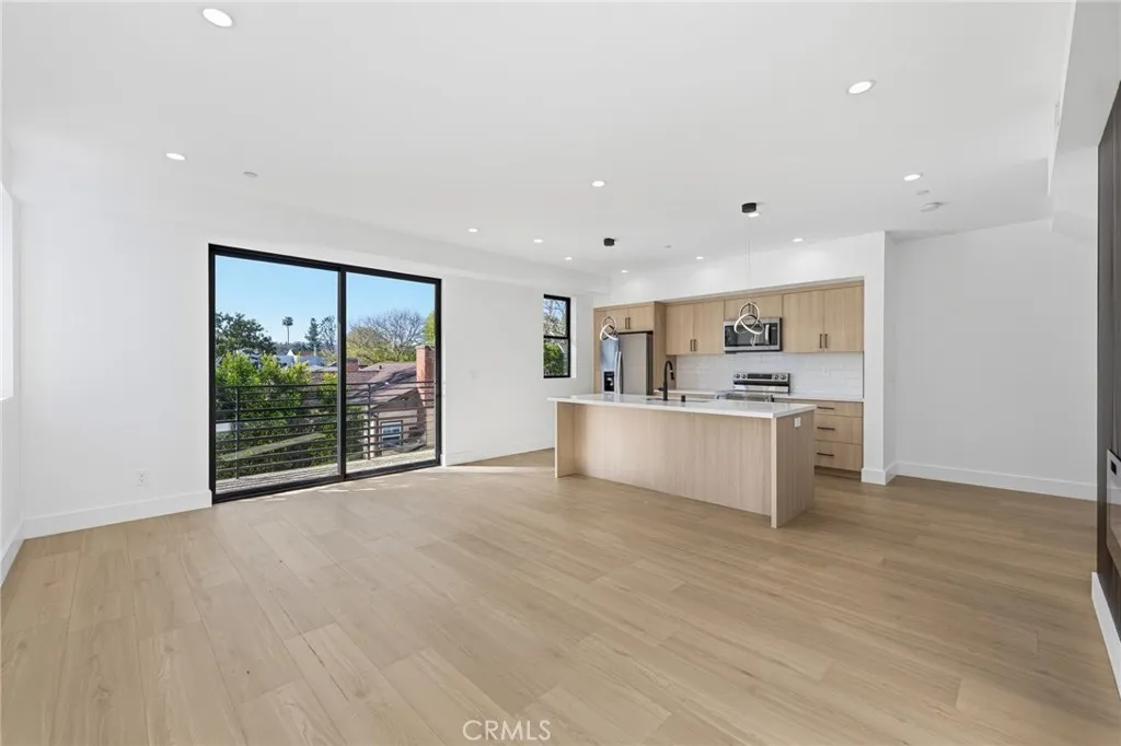 Sherman Oaks, CA 91401
