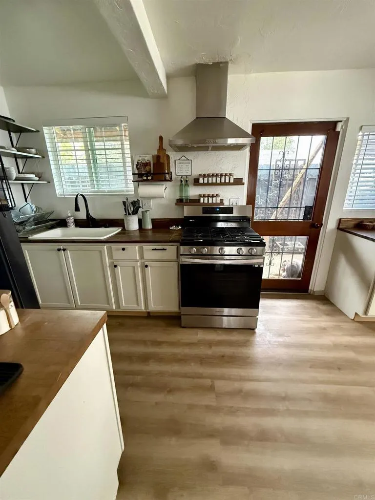 https://cdn.realtyfeed.com/cdn/127/306647085/fdd93478a35f519aaac31569ee7ba260.webp