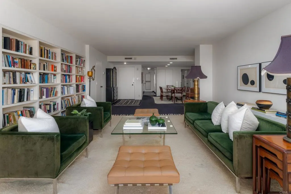 https://cdn.realtyfeed.com/cdn/127/306647088/18cd542449e042ce7b6a4c885265a603.webp