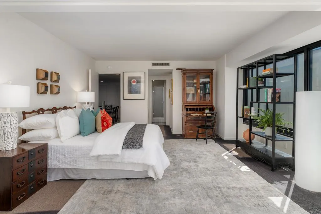 https://cdn.realtyfeed.com/cdn/127/306647088/662ab75cbdd5771dd1b302f17b251d83.webp