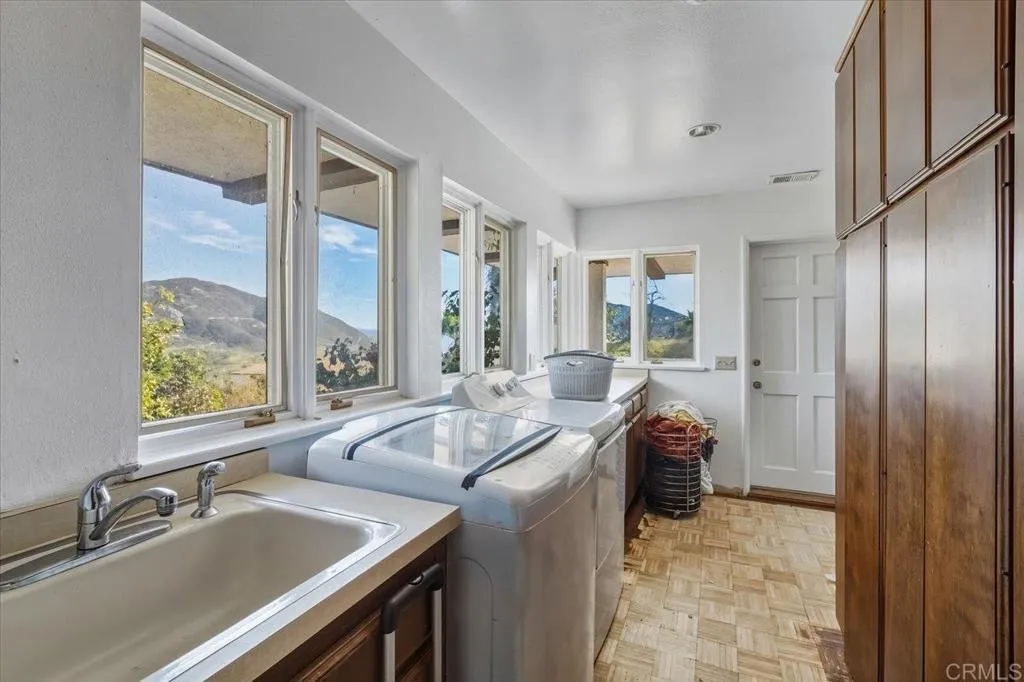 https://cdn.realtyfeed.com/cdn/127/306647108/207284e0d591c169825df4d3b855c185.webp