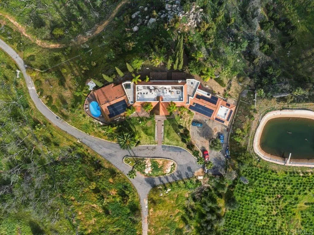 https://cdn.realtyfeed.com/cdn/127/306647108/841972fa6ae9ef14a8ed4974221d8745.webp