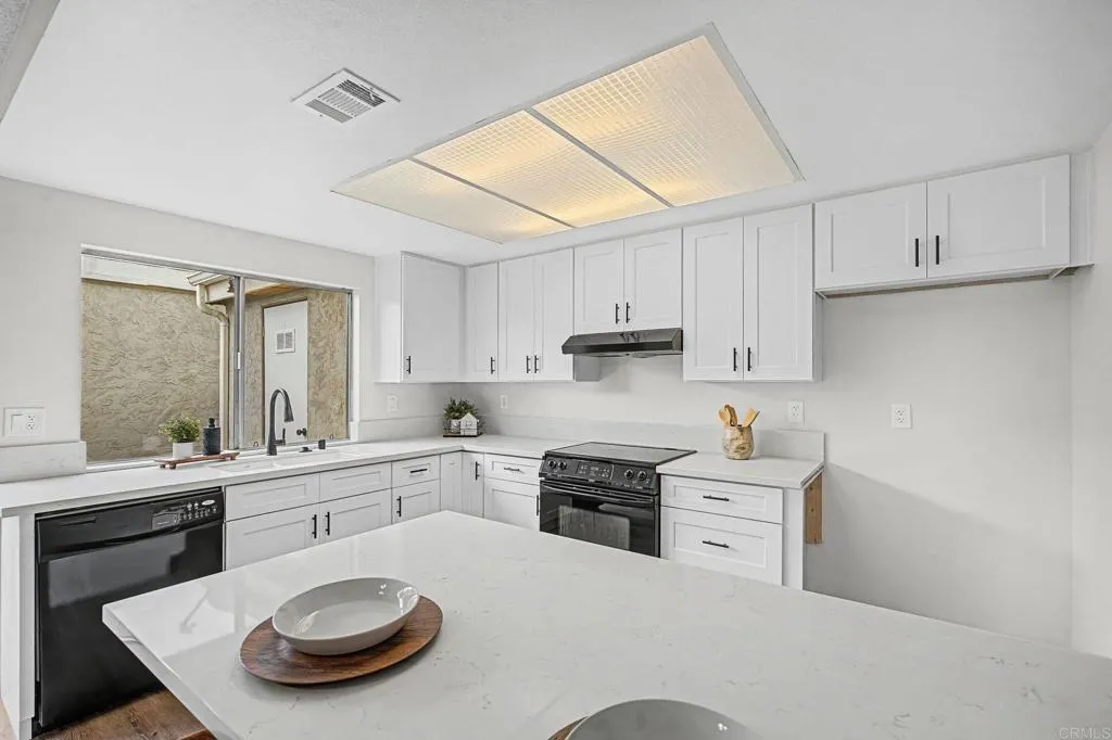 https://cdn.realtyfeed.com/cdn/127/306647110/dcc21d8389c8c0f1246113ff2895ff38.webp