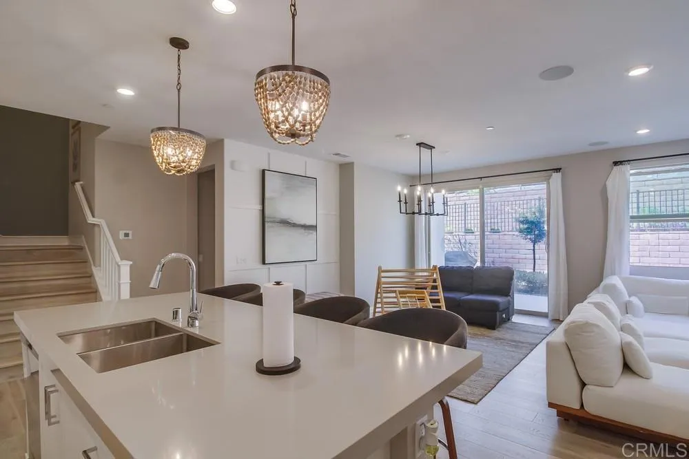 https://cdn.realtyfeed.com/cdn/127/306647159/60cf7e4270ea4dedbf66bd8963006ef2.webp