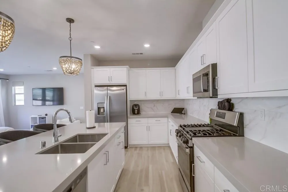 https://cdn.realtyfeed.com/cdn/127/306647159/7dff3931a784350893391ac23d127930.webp
