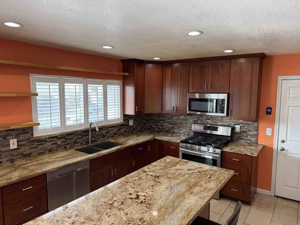 https://cdn.realtyfeed.com/cdn/127/306647216/067c300832e5efb9f8090e03dc35cf8c.webp