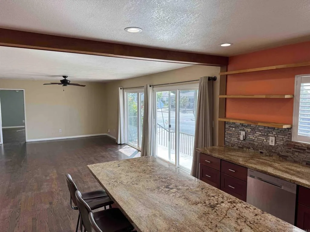 https://cdn.realtyfeed.com/cdn/127/306647216/0738671a09b5282bf1c31aee8e842952.webp