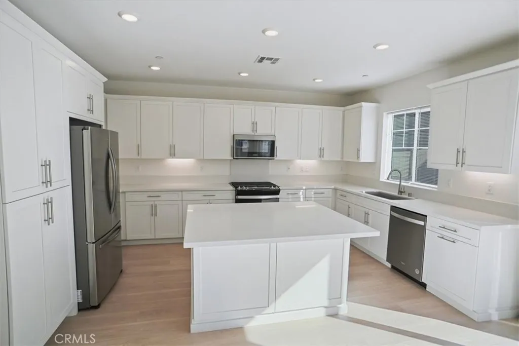 23744 Orange Blossom Drive, Newhall, CA 91321 - Photo 4 of 26, Newhall, CA