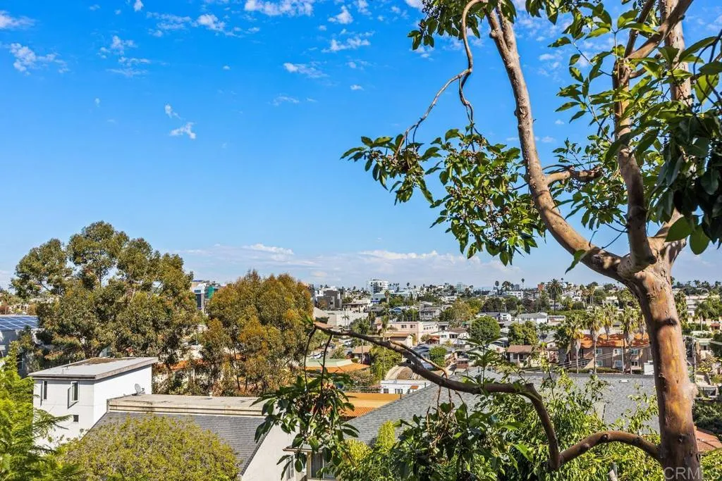https://cdn.realtyfeed.com/cdn/127/306647279/101019bc95ac3a07010d280842db2483.webp