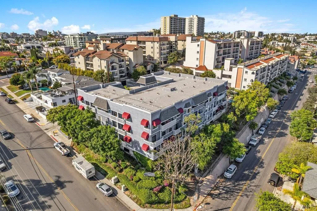 https://cdn.realtyfeed.com/cdn/127/306647279/697593ecb8e3ff3d663174c560e47cb4.webp