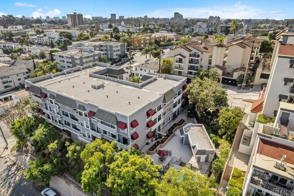 https://cdn.realtyfeed.com/cdn/127/306647279/73e0a013da13c5aafcd21975dcd85c71.webp