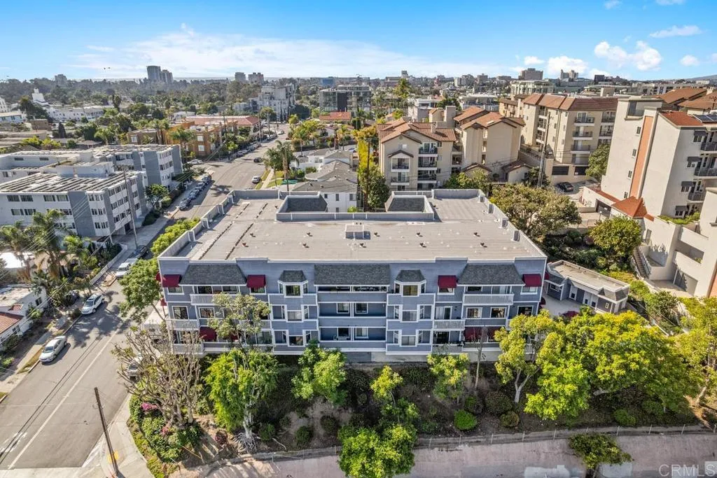 https://cdn.realtyfeed.com/cdn/127/306647279/8f6ea55decbe962e790da9172d723270.webp