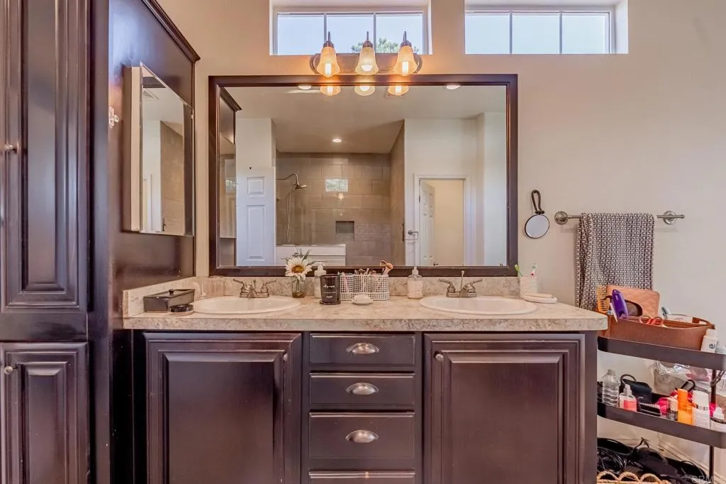 https://cdn.realtyfeed.com/cdn/127/306647281/2d0ff1347649172031a5af3e2b897ef0.webp