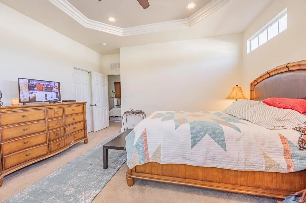 https://cdn.realtyfeed.com/cdn/127/306647281/2fc0de28830021ac328f00ba31503eaf.webp