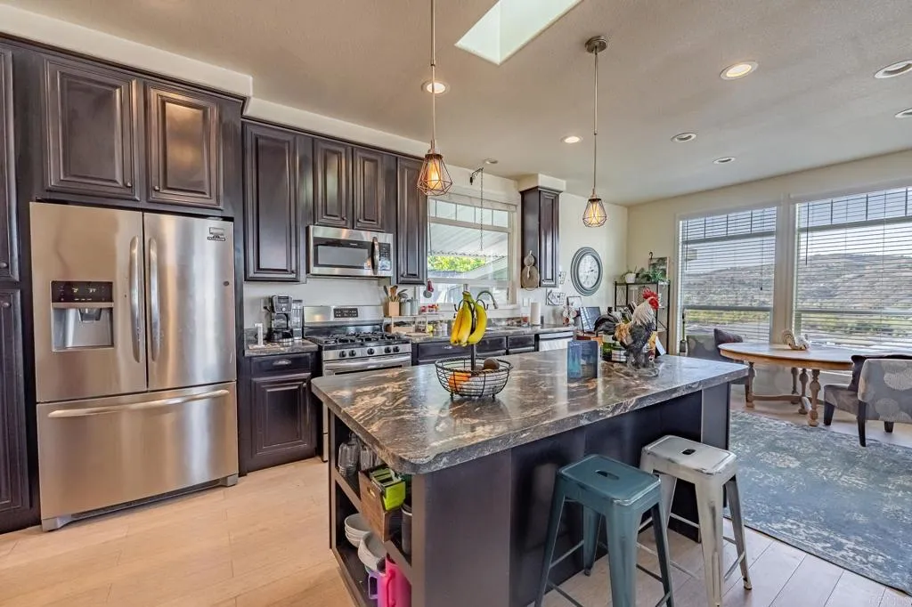 https://cdn.realtyfeed.com/cdn/127/306647281/fe6197e479f8f5e1c65570a1221aaf4f.webp