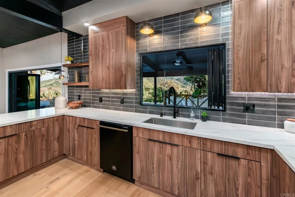 https://cdn.realtyfeed.com/cdn/127/306647358/b6df4f84eb9ad572d2038453abb28624.webp