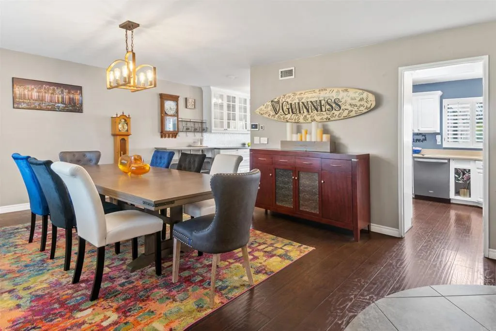 https://cdn.realtyfeed.com/cdn/127/306647372/f1b3f4bacb251db0cc11c6464af42ef8.webp