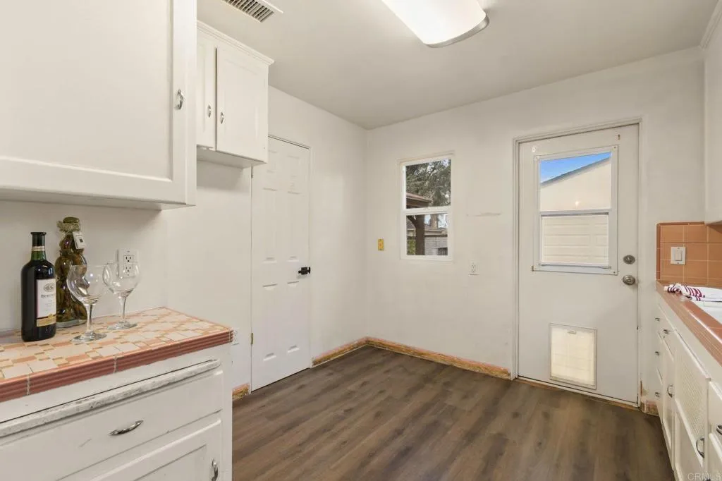 https://cdn.realtyfeed.com/cdn/127/306647416/68e3f4b1e036862998db10bbc7912d21.webp