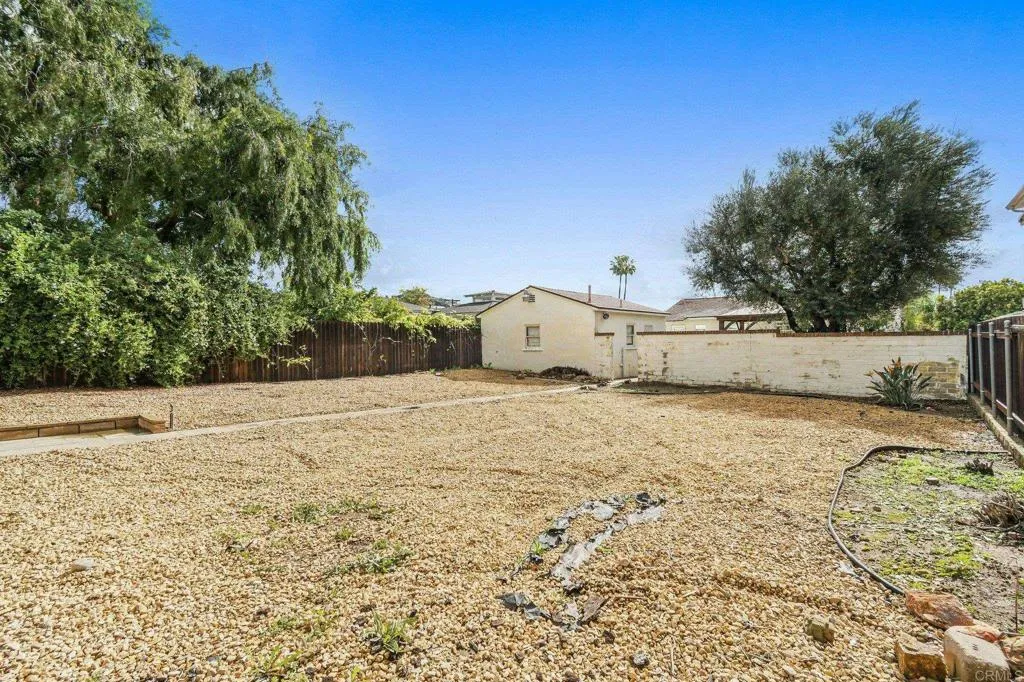 https://cdn.realtyfeed.com/cdn/127/306647416/8ff3aeb7e9d3a87a7841cc133f11c581.webp