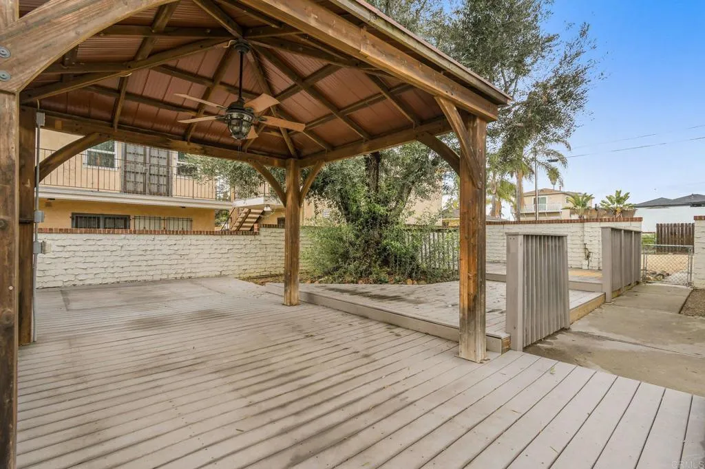 https://cdn.realtyfeed.com/cdn/127/306647416/e9eda4f327efffe2dca5285b497ba40c.webp