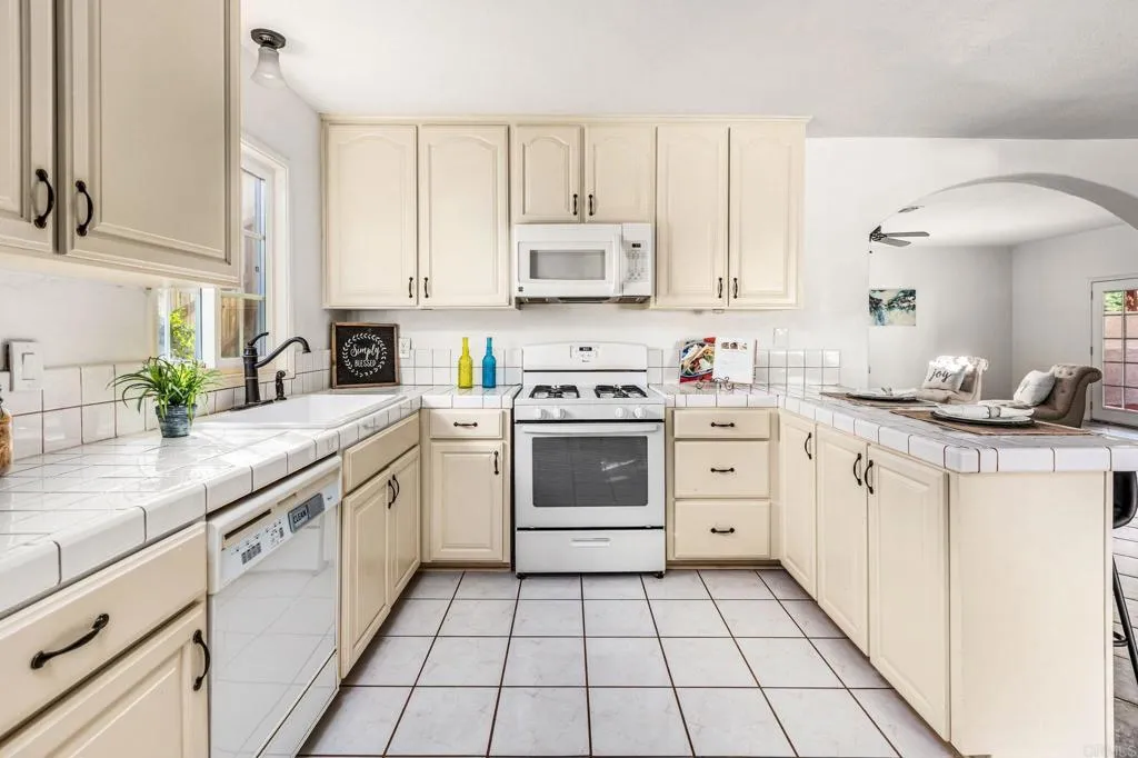 https://cdn.realtyfeed.com/cdn/127/306647427/55750cefba608d84794556318bc459be.webp