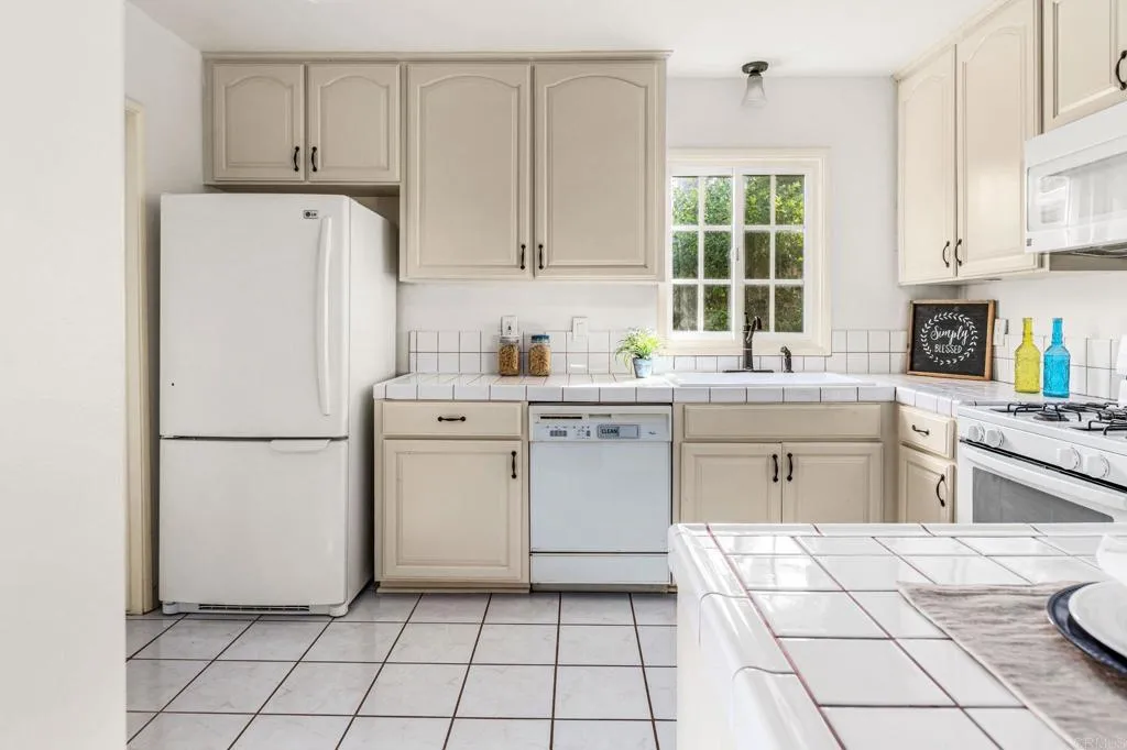 https://cdn.realtyfeed.com/cdn/127/306647427/b12deb8557df661847021533006669e1.webp
