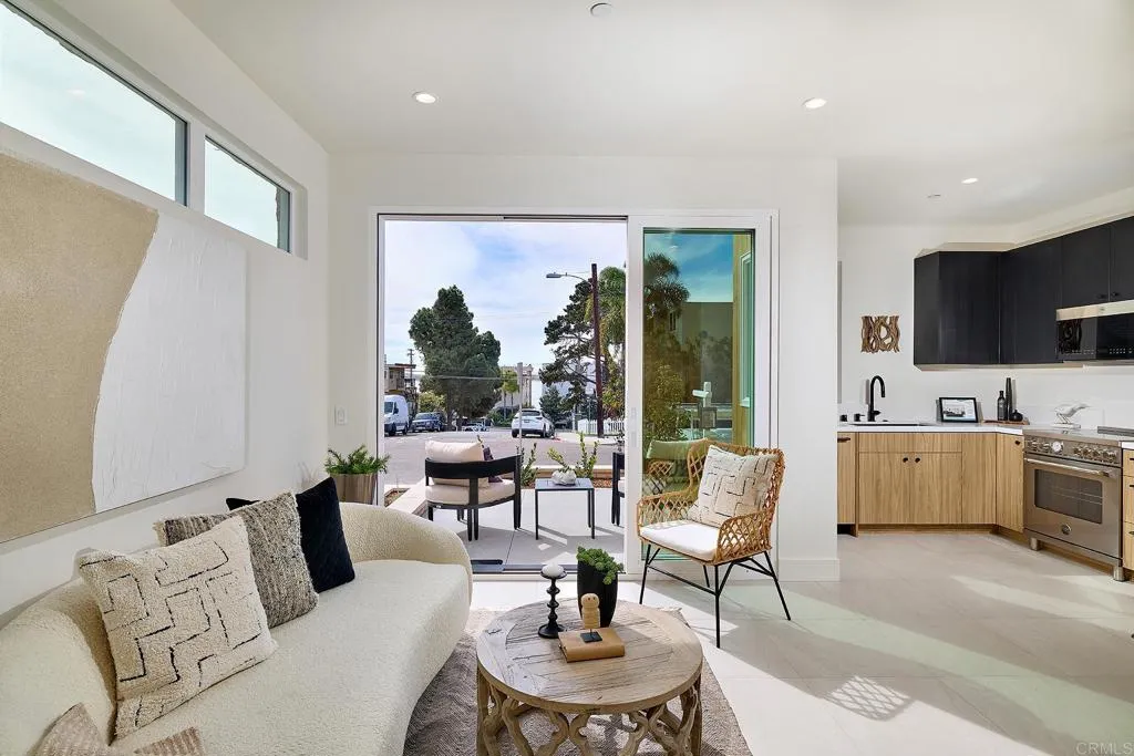 3901 Haines, San Diego, CA, 92109