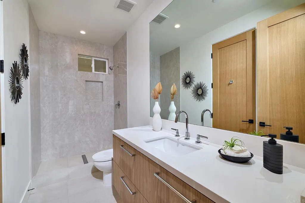 3901 Haines, San Diego, CA, 92109