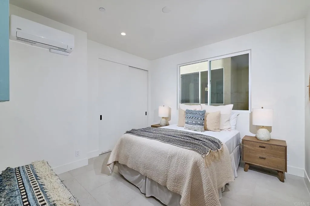 3901 Haines, San Diego, CA, 92109