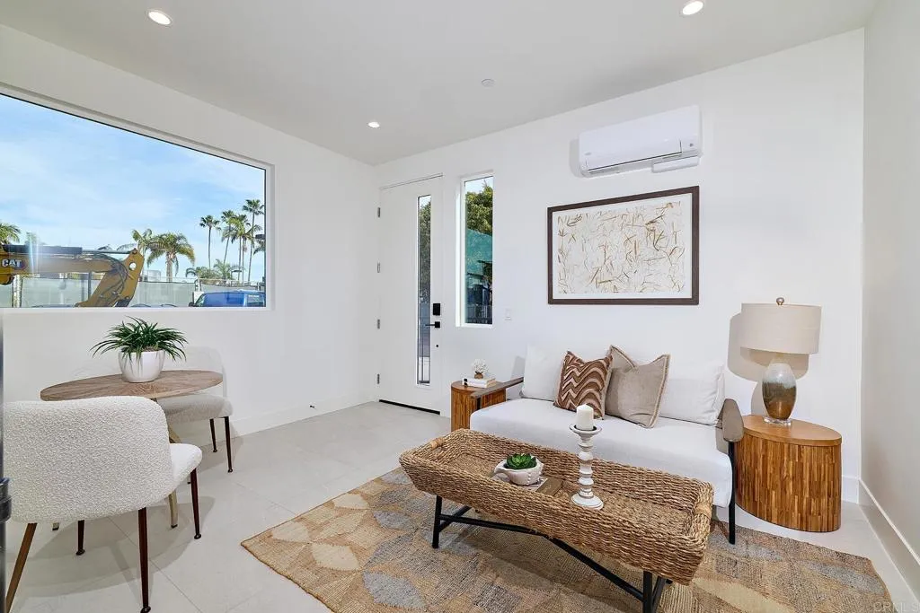 3901 Haines, San Diego, CA, 92109