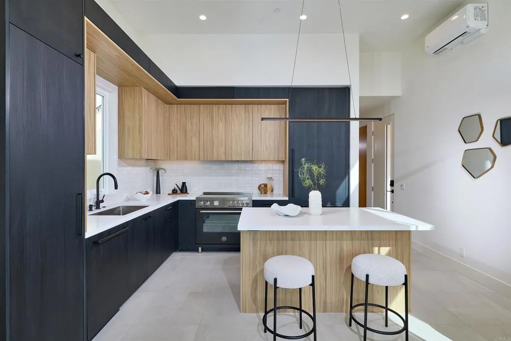 3901 Haines, San Diego, CA, 92109