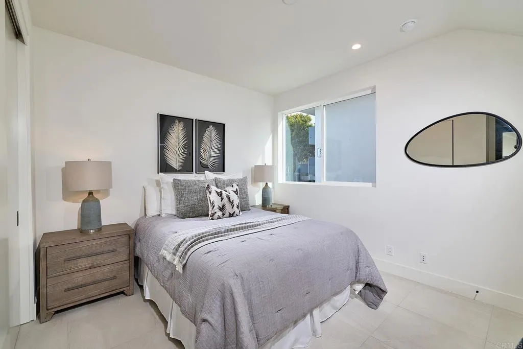3901 Haines, San Diego, CA, 92109