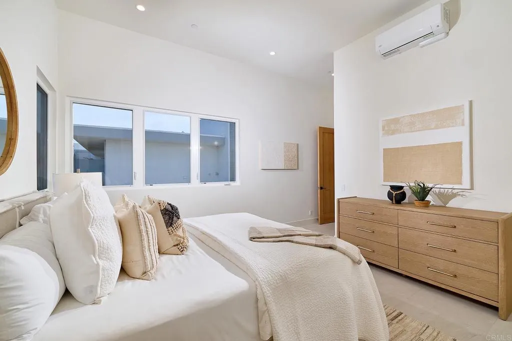 3901 Haines, San Diego, CA, 92109