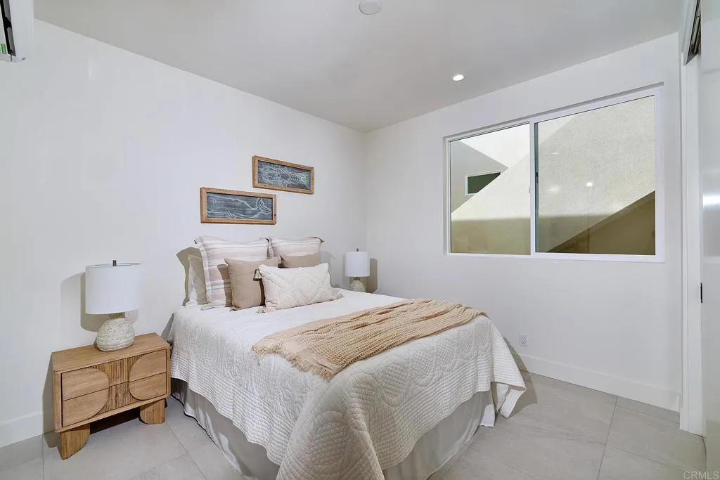 3901 Haines, San Diego, CA, 92109