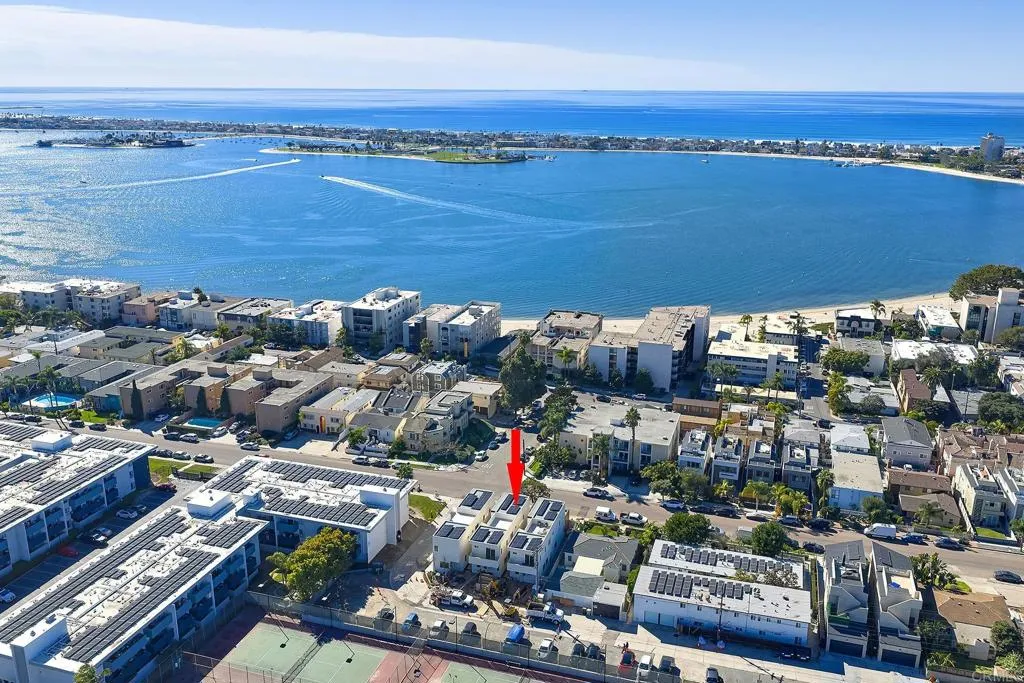 3901 Haines, San Diego, CA, 92109