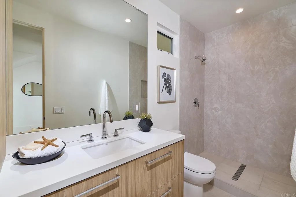 3901 Haines, San Diego, CA, 92109