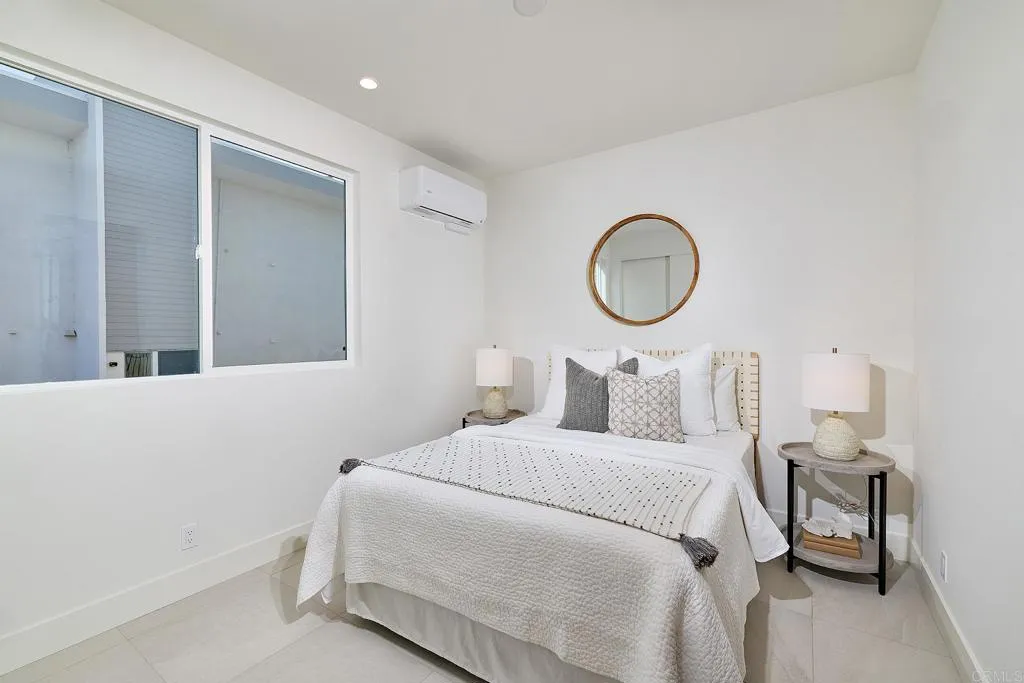 3901 Haines, San Diego, CA, 92109