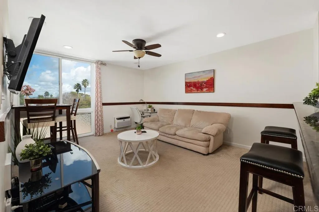 https://cdn.realtyfeed.com/cdn/127/306647500/1b2663d544669d63fae5d43d938a20d8.webp