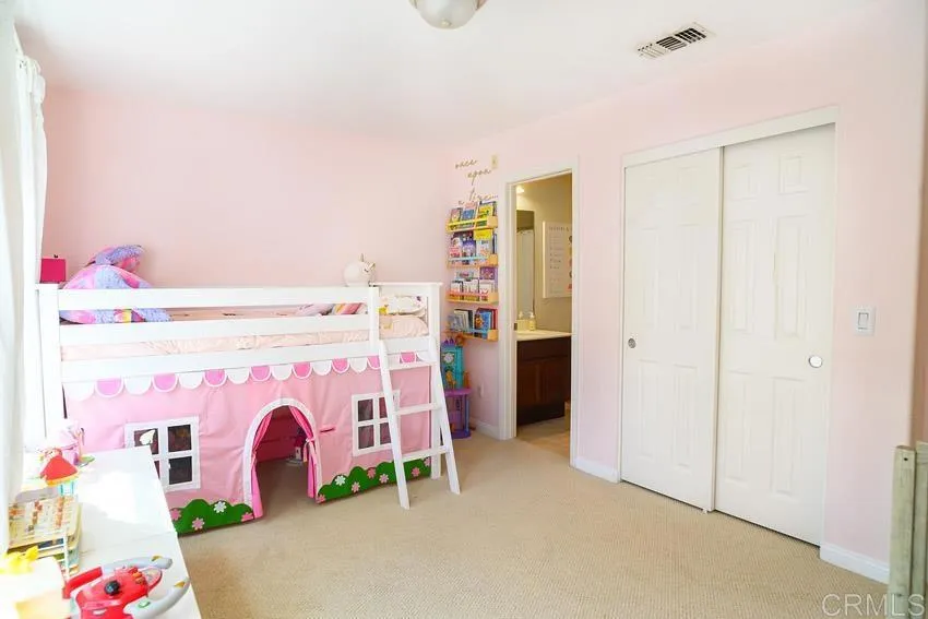https://cdn.realtyfeed.com/cdn/127/306647625/8c9c309f0320f9634040af7770ae0092.webp