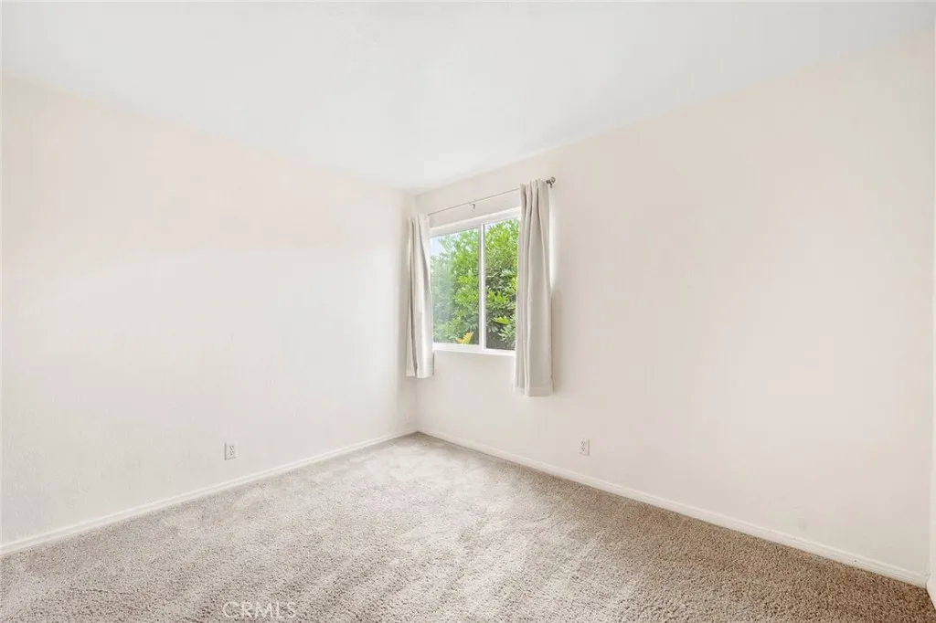 https://cdn.realtyfeed.com/cdn/127/306647633/d60052afcd1fd1455a1af5256276906d.webp