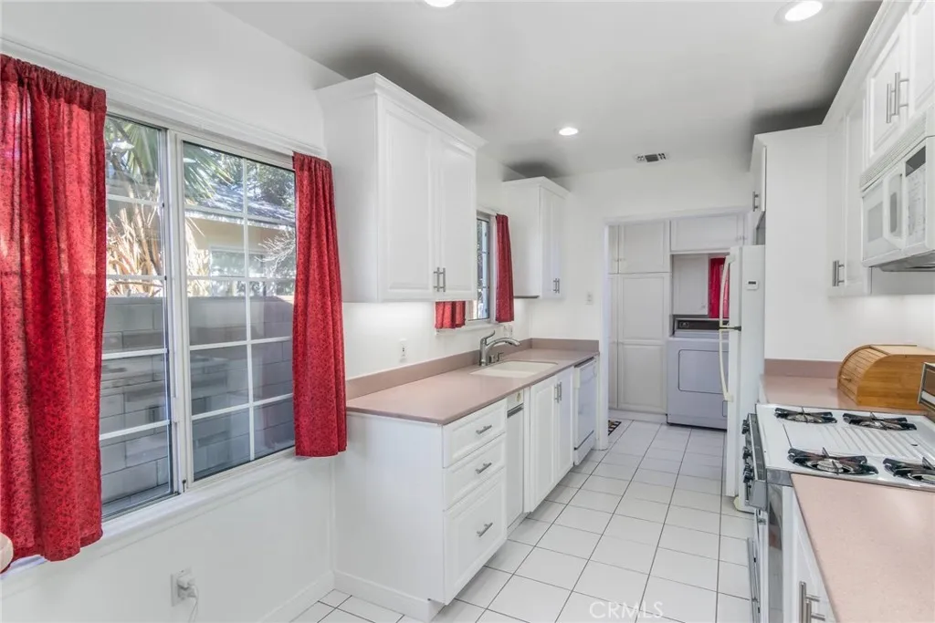 8009 Aldea, Lake Balboa, CA 91406 - Photo 4 of 36, Lake Balboa, CA