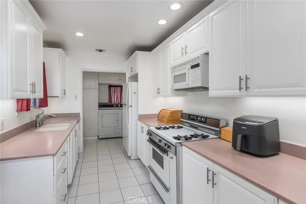 8009 Aldea, Lake Balboa, CA 91406 - Photo 5 of 36, Lake Balboa, CA