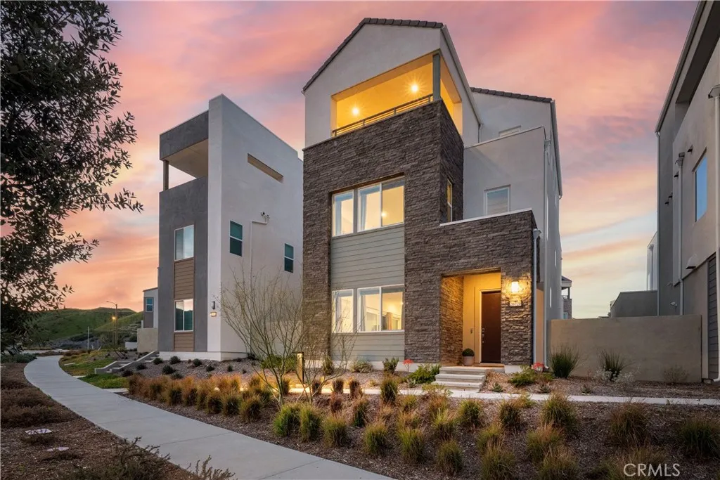 Valencia, CA 91381